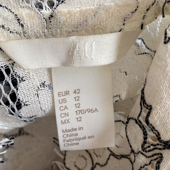 H&M lace knee high cap sleeve dress w/ back black velvet bowtie. Size 12. - Picture 9 of 10